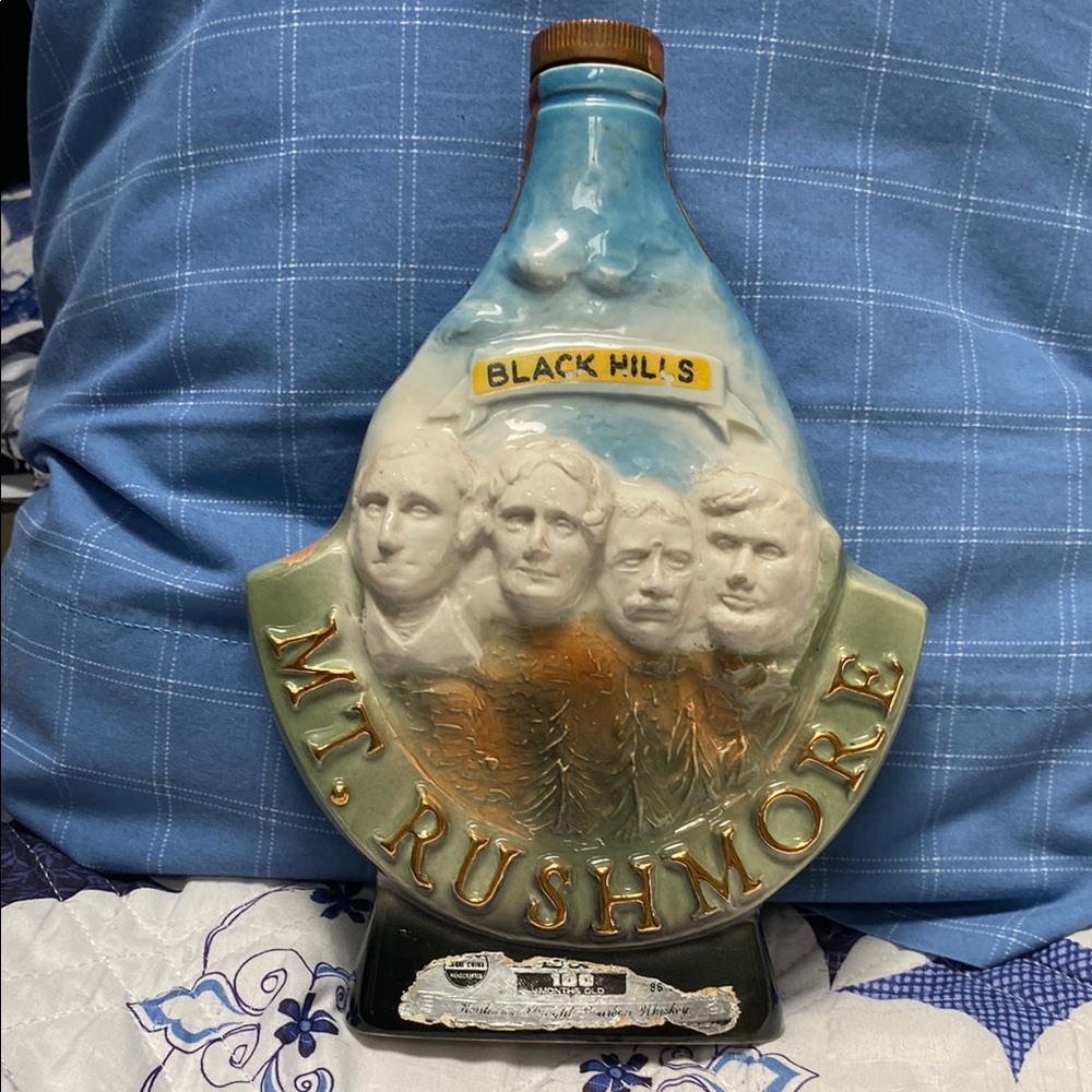 Vintage 1969 Jim Beam Black Hills Mt. Rushmore Empty Whiskey Decanter